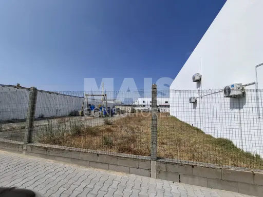 Armazém com Edifício e Terreno para Expansão em Vila Nova de Santo André, Setúbal