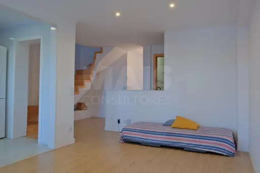 Apartamento T3 duplex remodelado