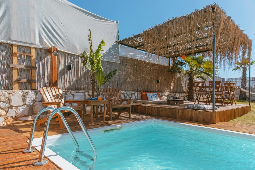 Transforme a Sua Piscina em um Oásis de Verão: As Tendências de Decoração que Você Precisa Conhecer!