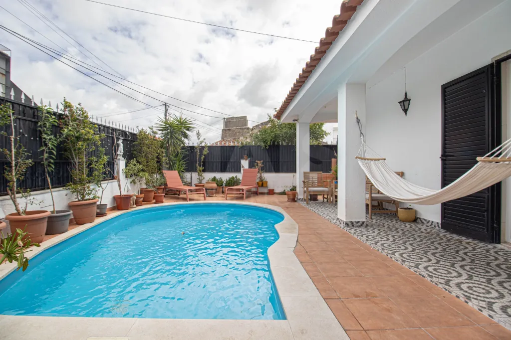 🏠 Moradia Geminada T3+1 com Piscina em Alcabideche ☀️🌴