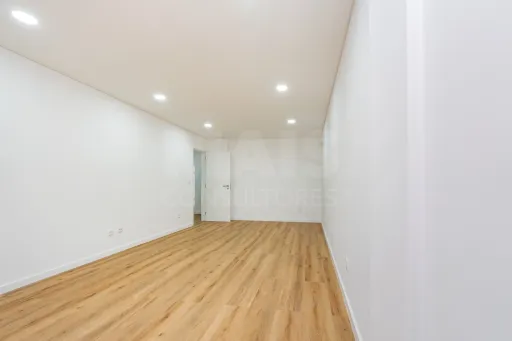 Fully refurbished 3-bedroom apartment | parking space, in Quinta da Piedade - Póvoa de Santa Iria