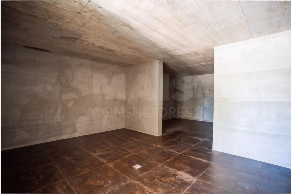 Quinta com mais de 23.000 m², piscina de água salgada e potencial de construção