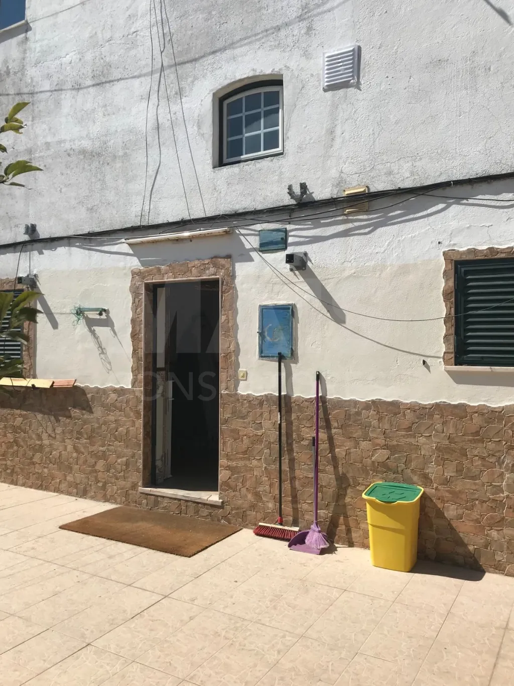 Andar de Moradia com Entrada Independente, Garagem e Espaço Exterior