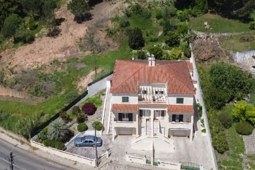 Moradia T4, centro do Cadaval, com garagem