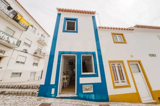 New house in the center of Nazaré