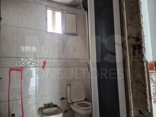Oportunidade de Investimento em Vialonga – Moradia T2 para Remodelação