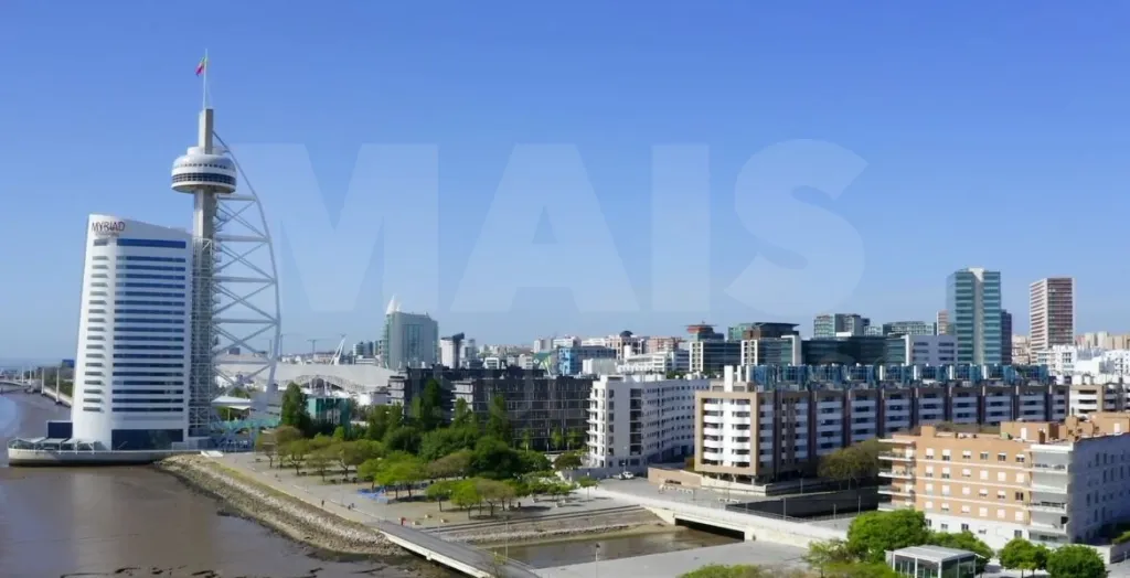 4 bedroom apartment in Parque das Nações -Lisbon , with balcony, 2 parking spaces and storage room