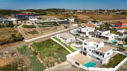 Single storey house under construction in Vermelha, Cadaval
