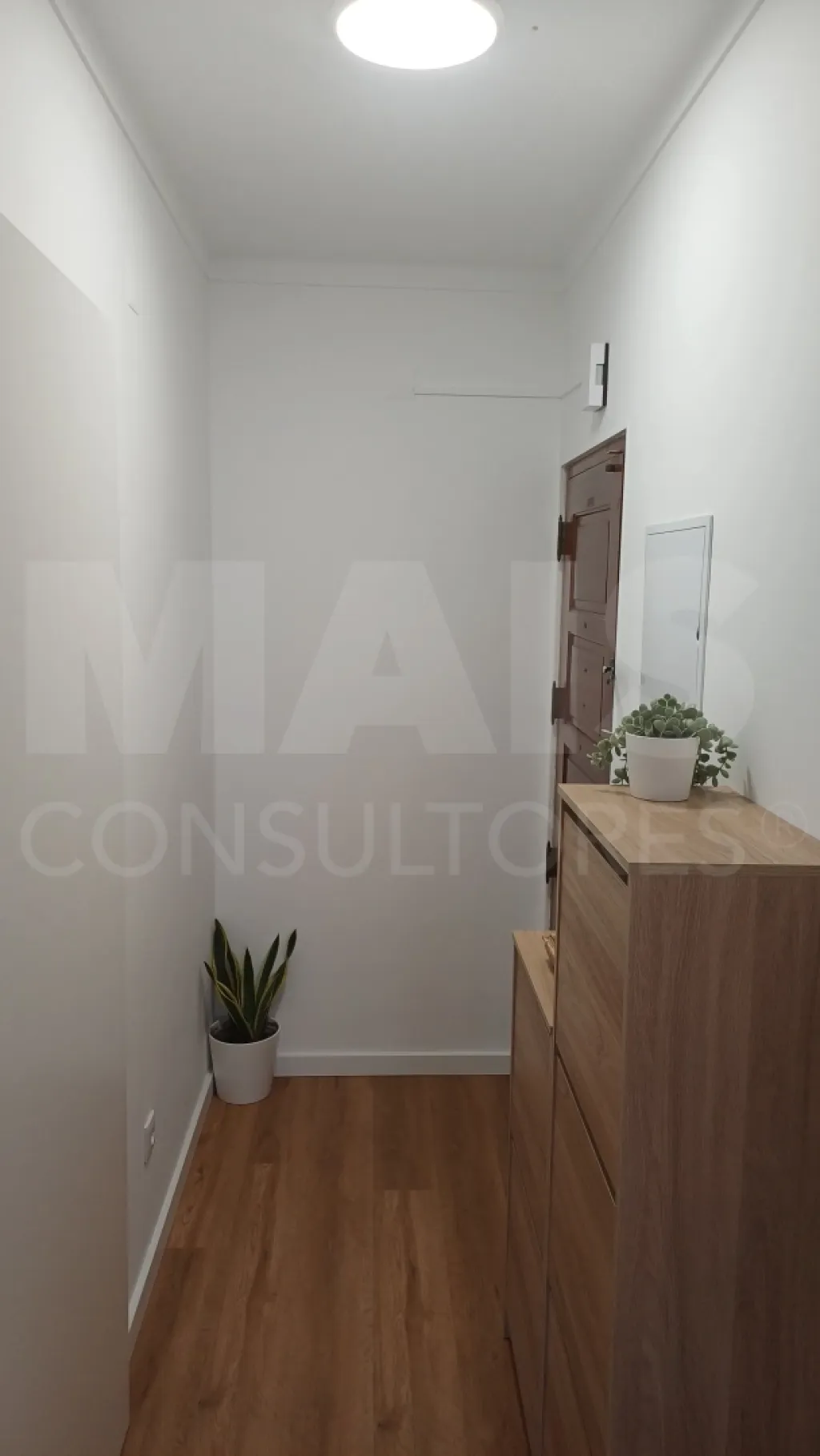 Apartamento T2 Remodelado no Centro do Cadaval