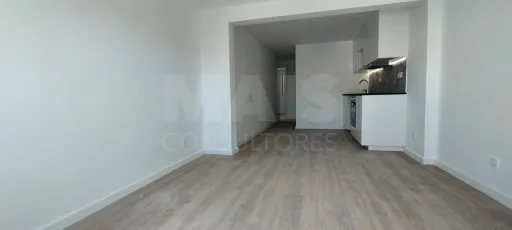 Apartamento T1+1 Remodelado em são João da Talha