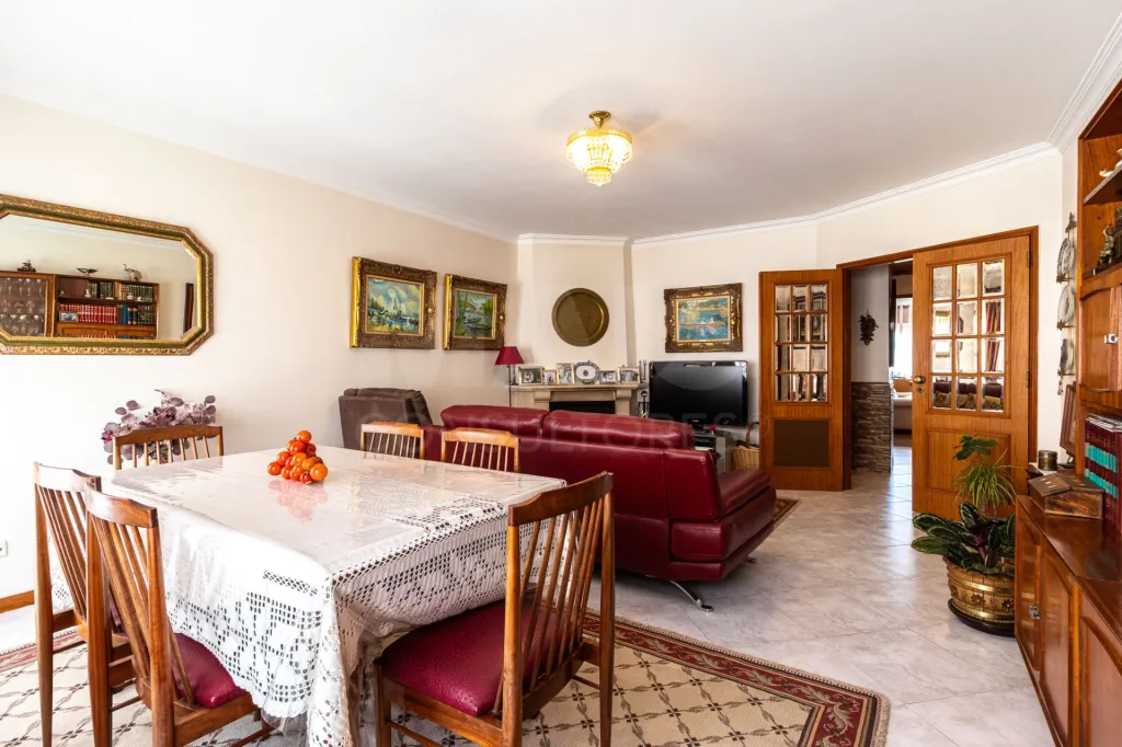 Apartamento T2 Av. de Fitares - Rinchoa - Rio de Mouro -Sintra
