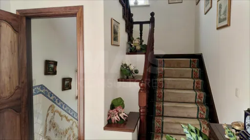 Moradia T5 de Prestígio com Vista Mar, Terreno de 2.075 m² e Detalhes Artísticos Exclusivos