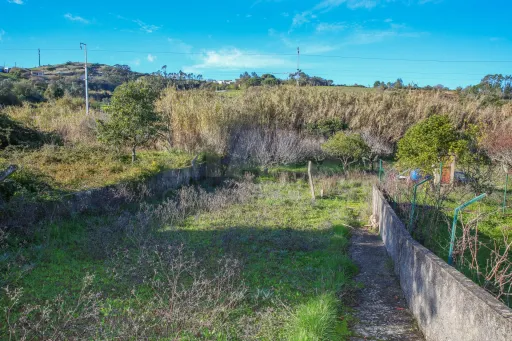 Quintinha com Moradia T2+1, em Sobral de Monte Agraço