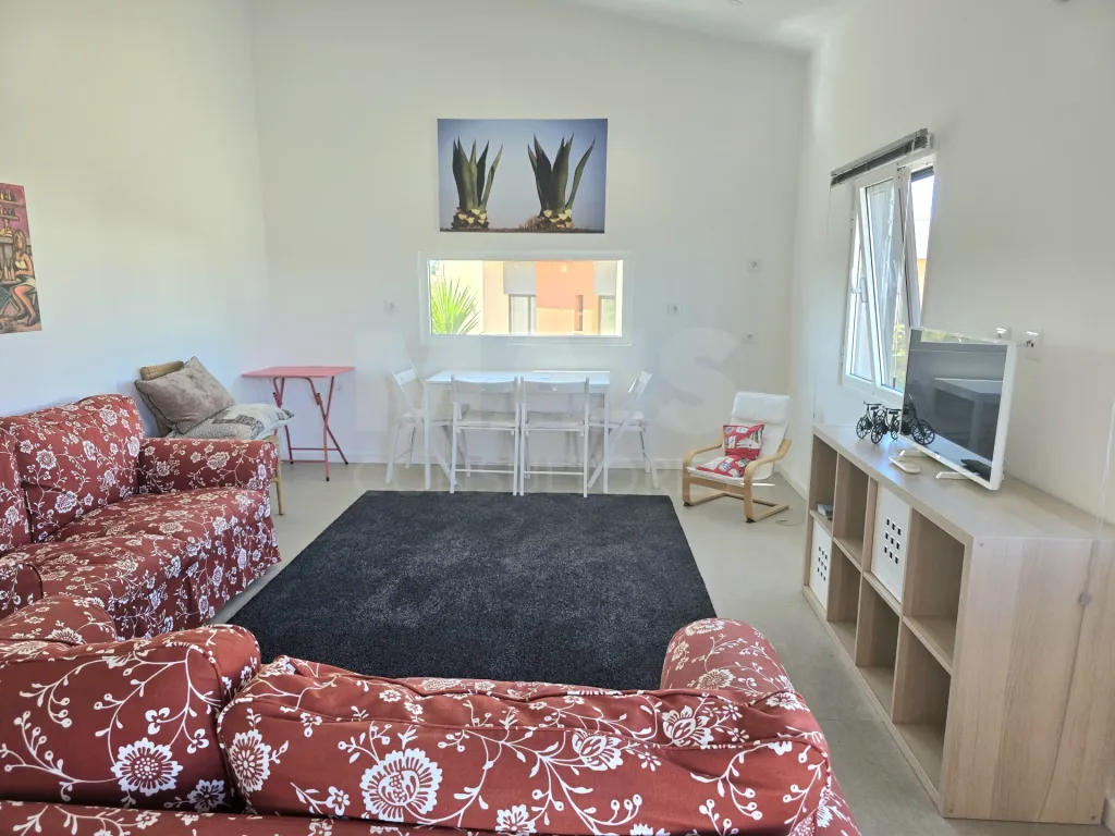 Moradia T4 térrea contemporânea com anexo T2 independente | Lote com 10.400 m² | Alvorninha
