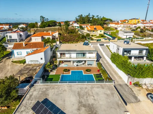 4 bedroom villa with pool