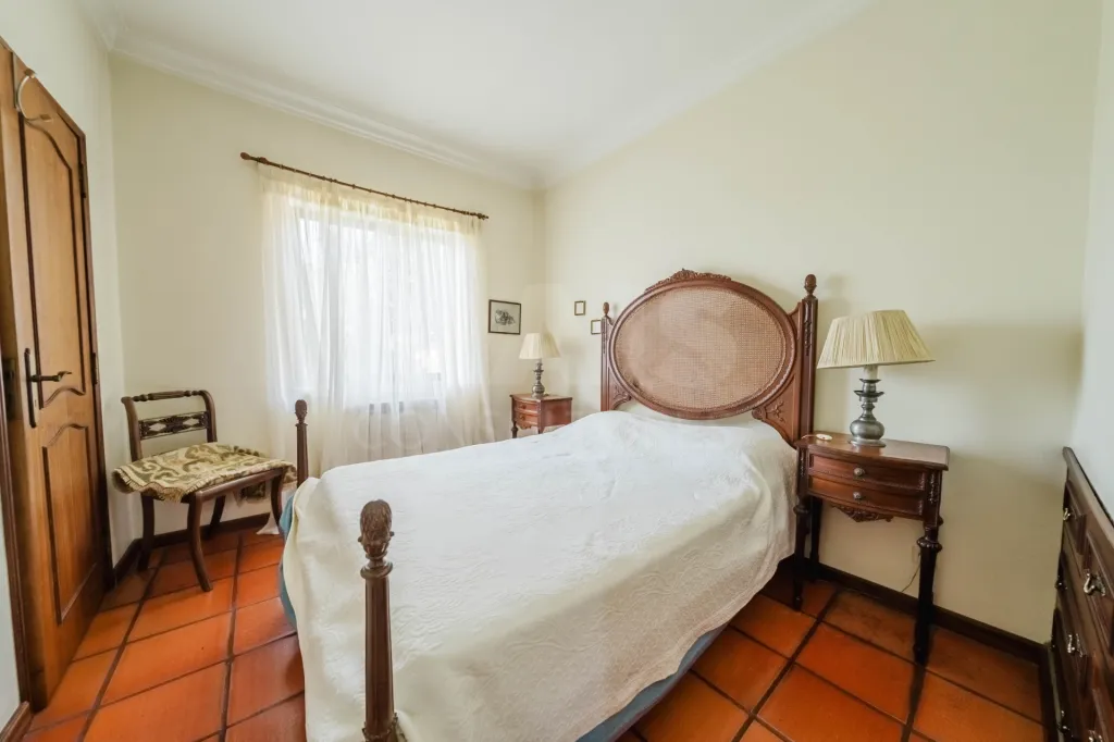 Propriedade única, a apenas 2 km de Alcobaça, com mais de 30.000 m² de terreno