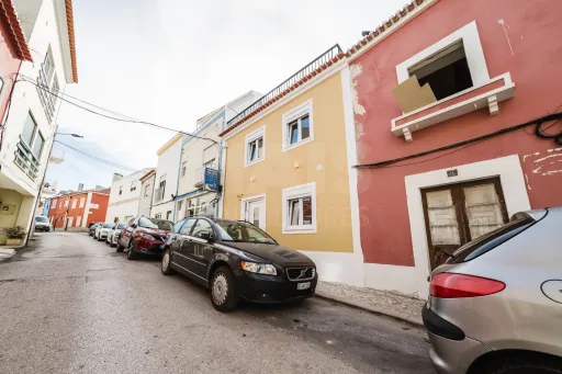 Moradia totalmente remodelada no coração de Peniche!