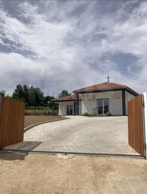 Moradia  T3 Independente na Vermelha