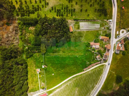 Moradia p/a restaurar c/ 225m2 de área em terreno c/ 6.473m2