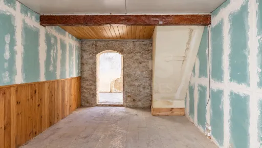 🏡 Great Opportunity! 2-Bedroom House in Ribafria, Ready for a Complete Renovation