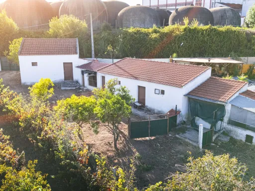 Armazém com potencial de transformação CADAVAL