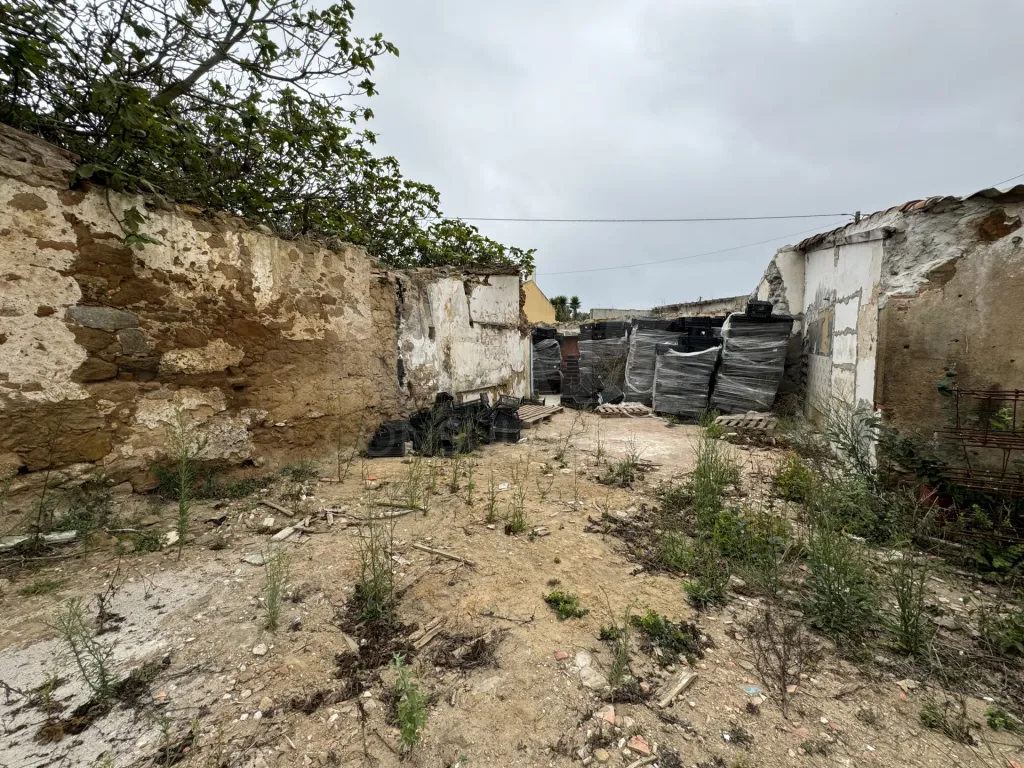 Terreno com projeto para moradia T3 com garagem