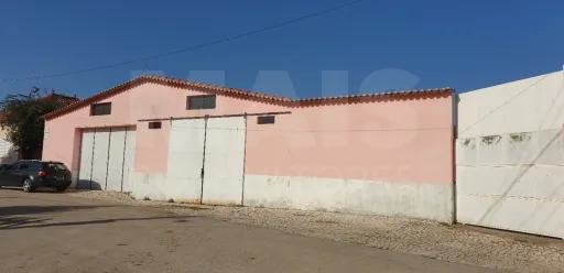 Moradia V 4 + Armazém + Casa Térrea de 45m2 em CASAIS ROMEIROS Santarém