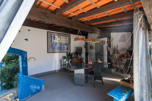 Duas Moradias com Terreno de 1.480 m² no centro da Lourinhã