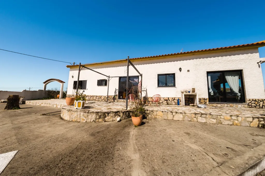 Propriedade com 7240m2 | Duas habitações | Piscina | Garagem | Anexos | Carvalhal, Bombarral
