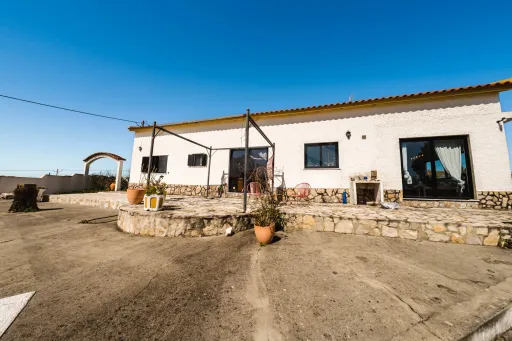 Propriedade com 7240m2 | Duas habitações | Piscina | Garagem | Anexos | Carvalhal, Bombarral