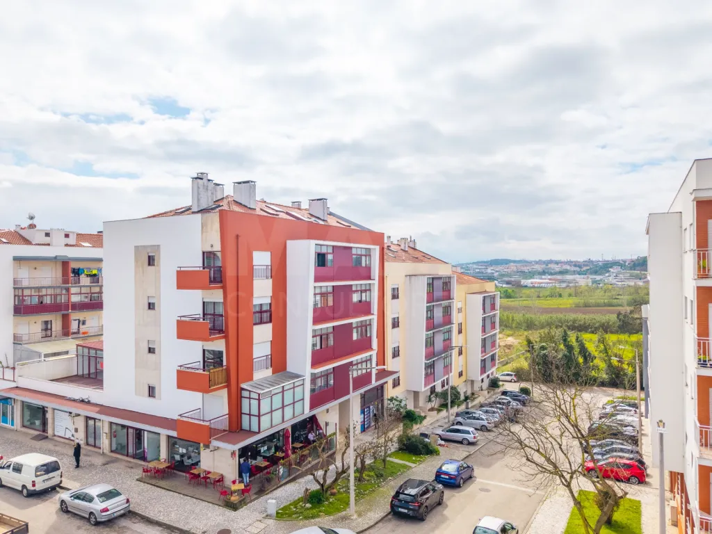 Apartamento T6+1 com garagem (box) em Leiria