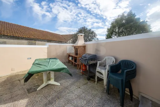 Moradia Térrea T5 com Piscina e Vista Deslumbrante – Serra de Aire e Candeeiros