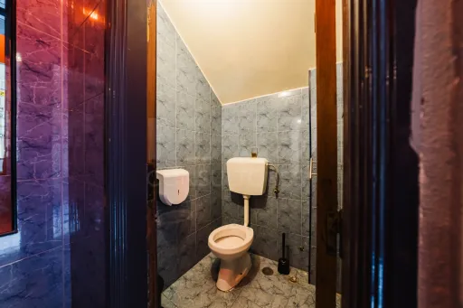 Imóvel Comercial no Centro de Peniche com Possibilidade de Conversão em Habitação