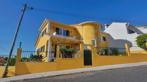 Moradia T4 c/ Jardim, Sala de Cinema e Snooker — a 30 Min de Lisboa | Milharado