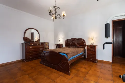 Moradia Térrea V3 com terreno urbano de 3780m2 no Alentejo