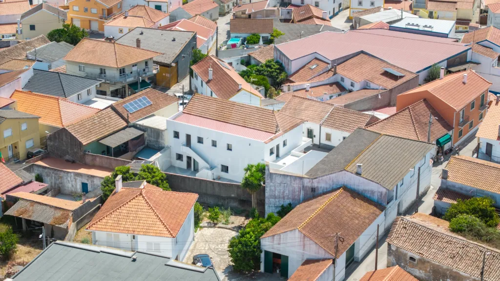 Apartamento T2 novo com quintal e estacionamento