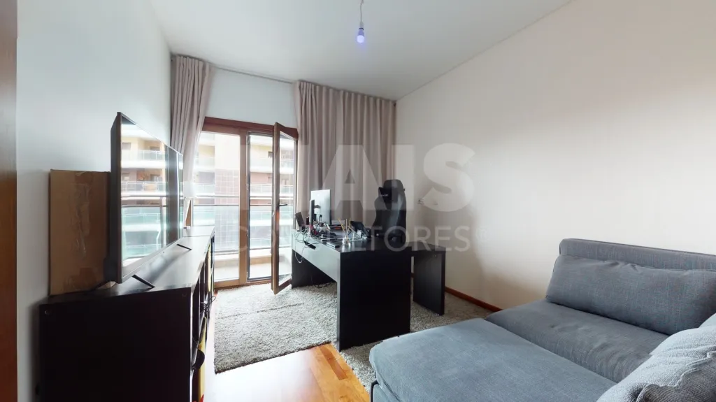 Apartamento T3 nos Terraços da Ponte com 2 Varandas e Box de 60m2