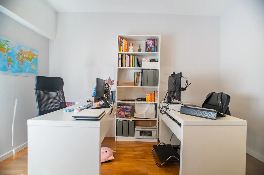 T3 Totalmente Remodelado, em prédio com 2 Elevadores
