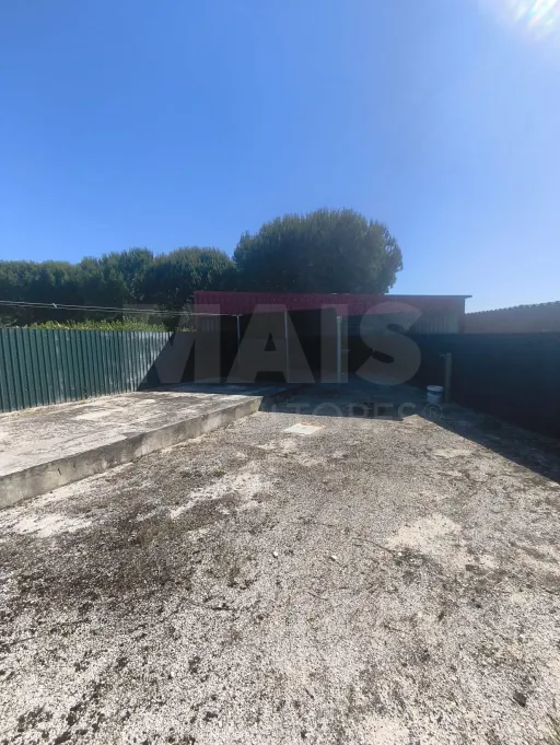 Propriedade com Piscina e Instalações Equestres – Um Refúgio Tranquilo com Potencial de Expansão