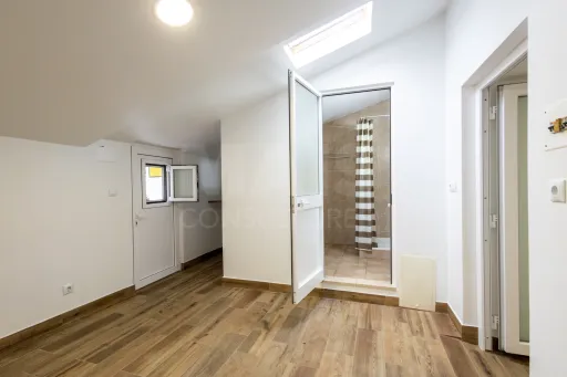 O Seu Refúgio Térreo T2 Remodelado: Conforto e Modernidade em Aljubarrota