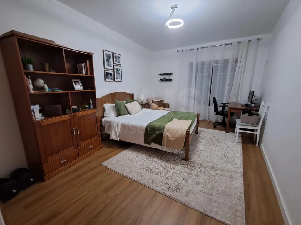 Partially Renovated 2-Bedroom Apartment in Turquel with Garage and Elevator