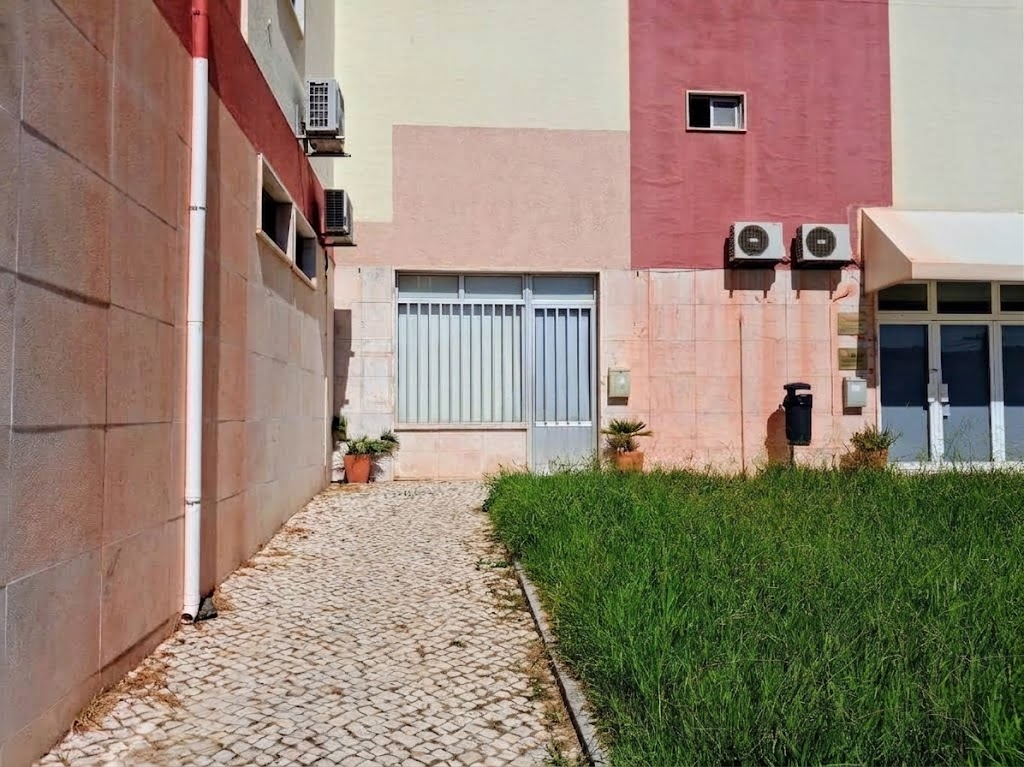 Store in Fanqueiros, Loures