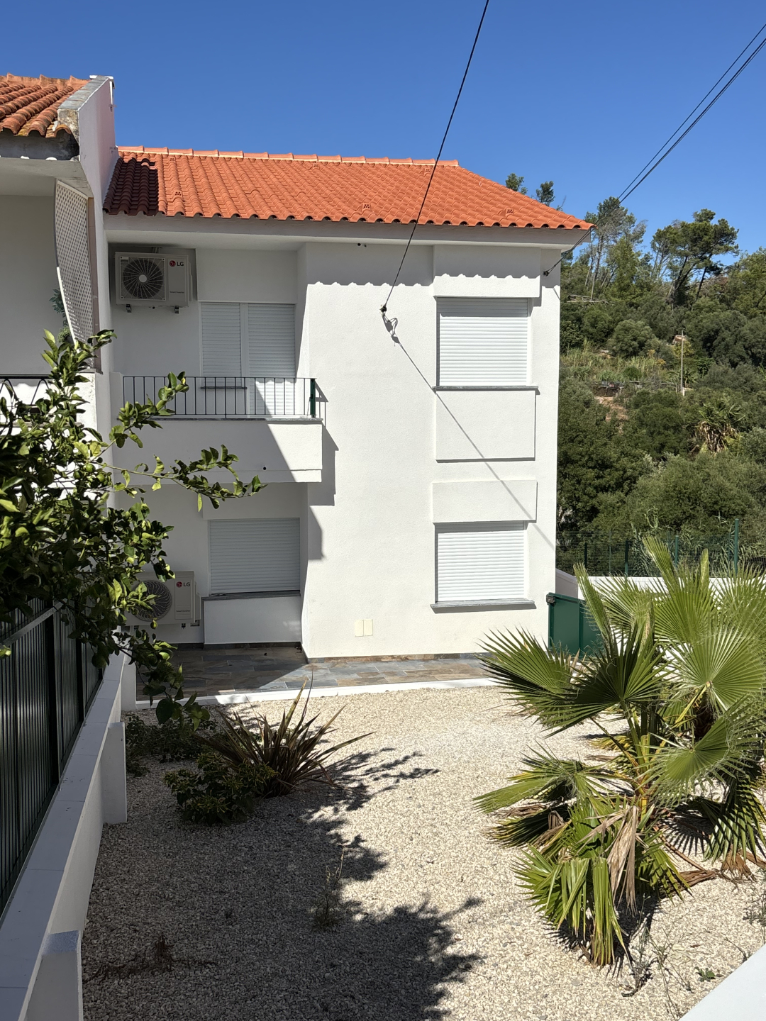 Prédio com três apartamentos T2 em Estoril - Cascais