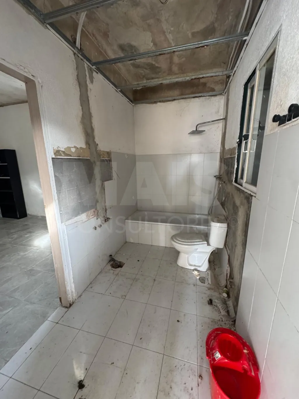 Oportunidade em Calhandriz: Moradia T2 Semi-Remodelada com Opção Chave na Mão