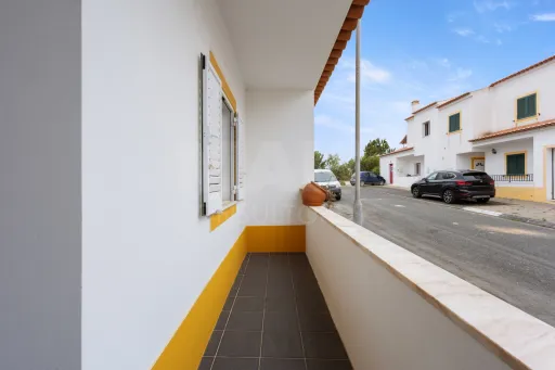 Moradia T3 com quintal e garagem em Aljezur