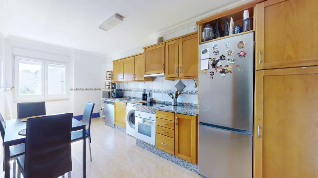Apartamento T2 com parqueamento no Carregado