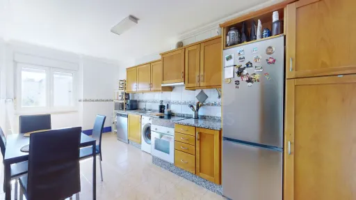 Apartamento T2 com parqueamento no Carregado