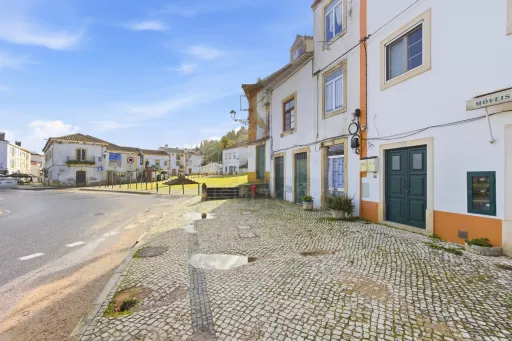 Moradia para recuperar no centro de Tomar