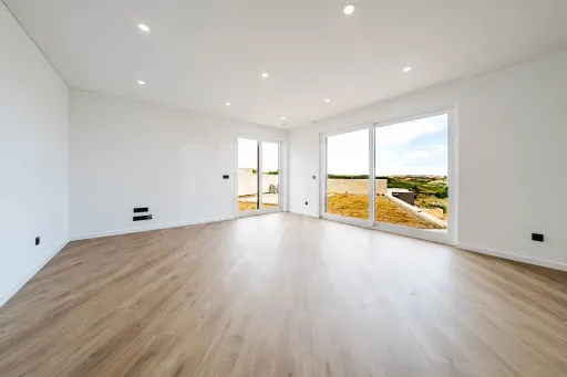 Moradia V3  moderna com piscina, vista de campo e excelente localização  Matas – Lourinhã
