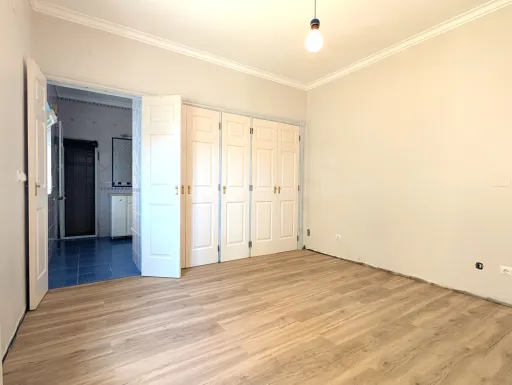 Moradia T6 - 5 min (Praia da Consolação)